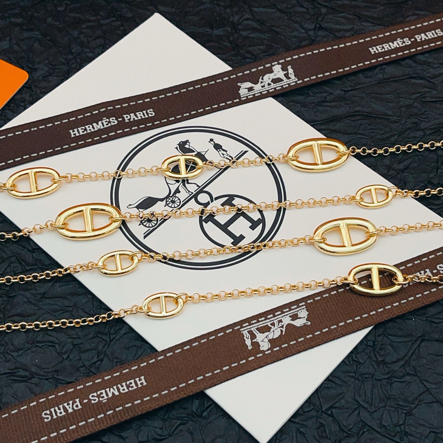 尺寸：160CM【He@mes最新款🆕🆕爱马仕光面猪鼻子金色毛衣链】一致官网黄铜材质，非常的上镜‼️设计