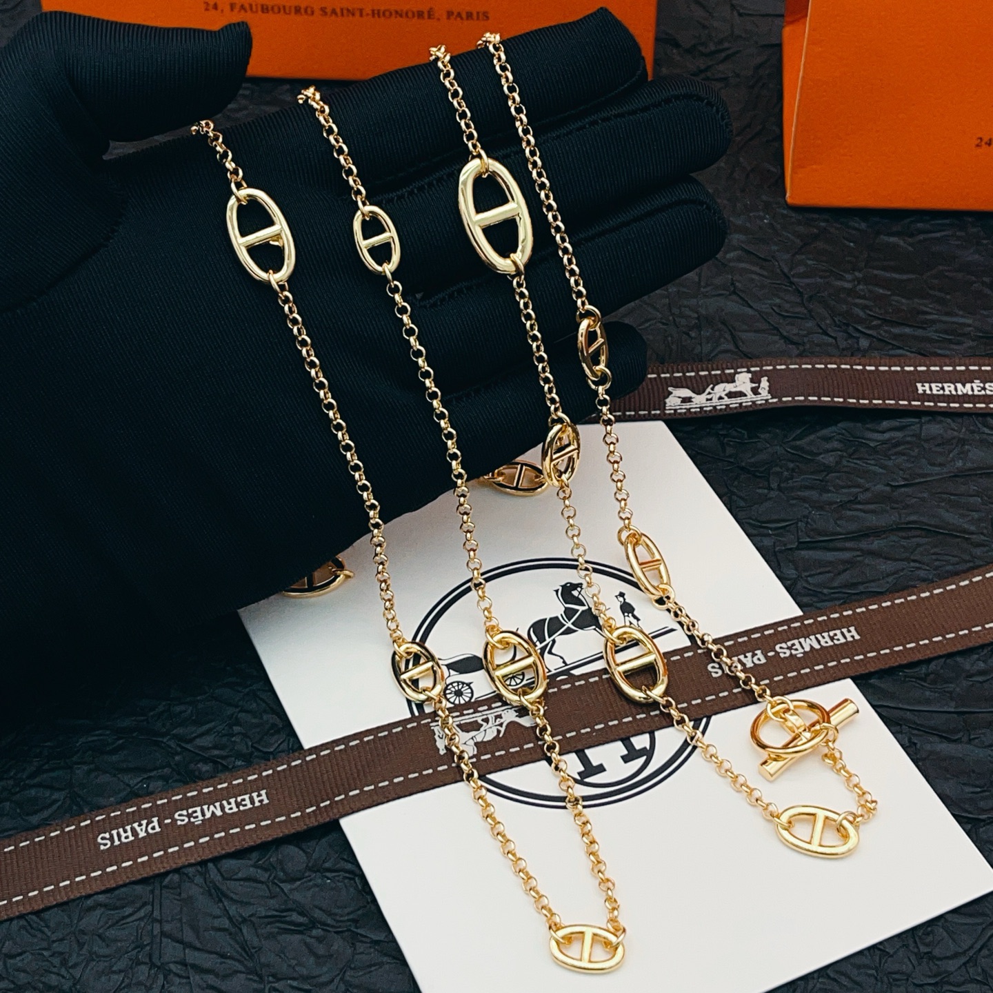 尺寸：160CM【He@mes最新款🆕🆕爱马仕光面猪鼻子金色毛衣链】一致官网黄铜材质，非常的上镜‼️设计