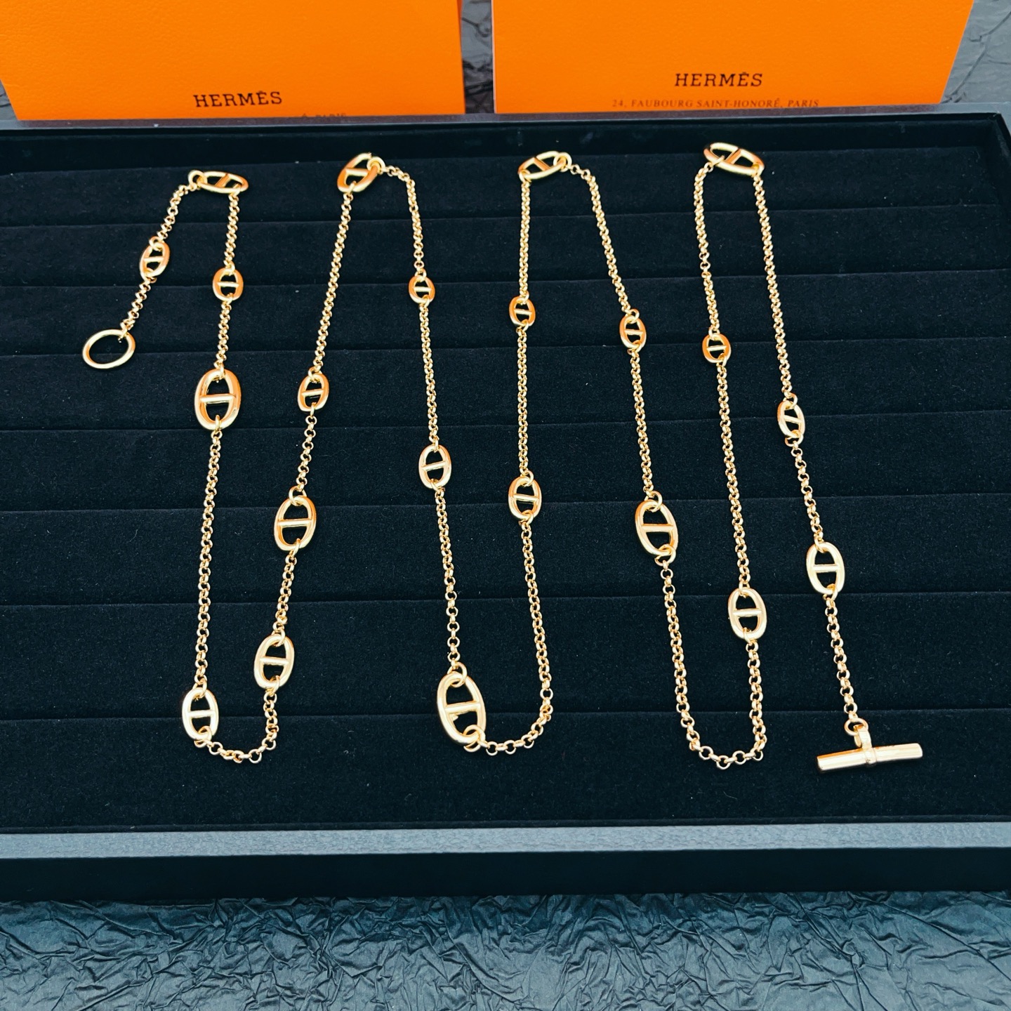 尺寸：160CM【He@mes最新款🆕🆕爱马仕光面猪鼻子金色毛衣链】一致官网黄铜材质，非常的上镜‼️设计