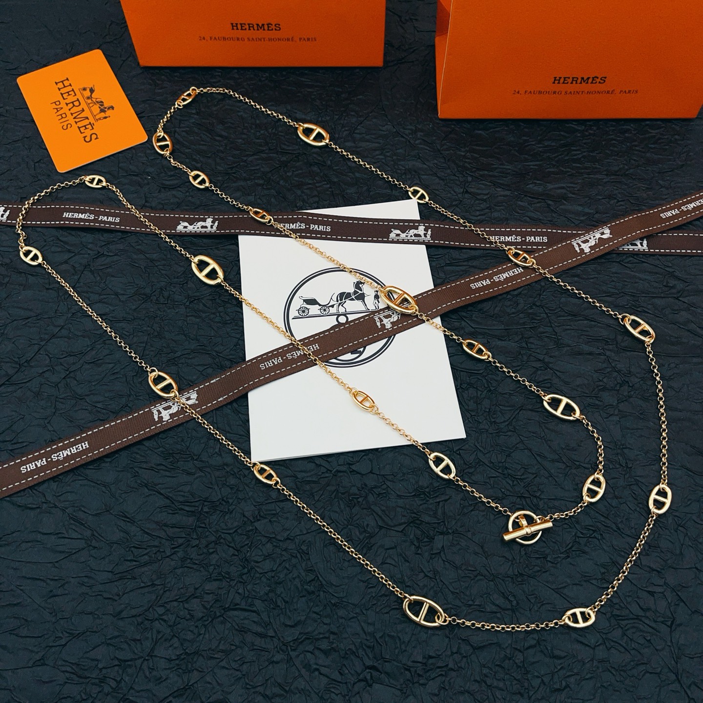 尺寸：160CM【He@mes最新款🆕🆕爱马仕光面猪鼻子金色毛衣链】一致官网黄铜材质，非常的上镜‼️设计