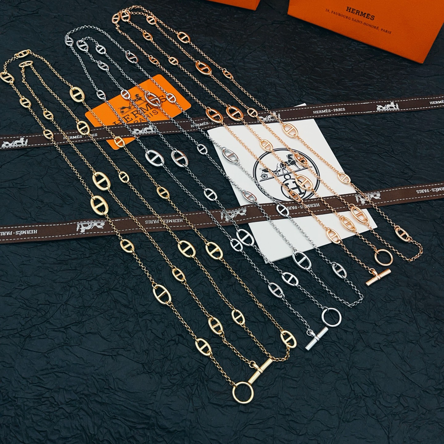 尺寸：160CM【He@mes最新款🆕🆕爱马仕光面猪鼻子金色毛衣链】一致官网黄铜材质，非常的上镜‼️设计