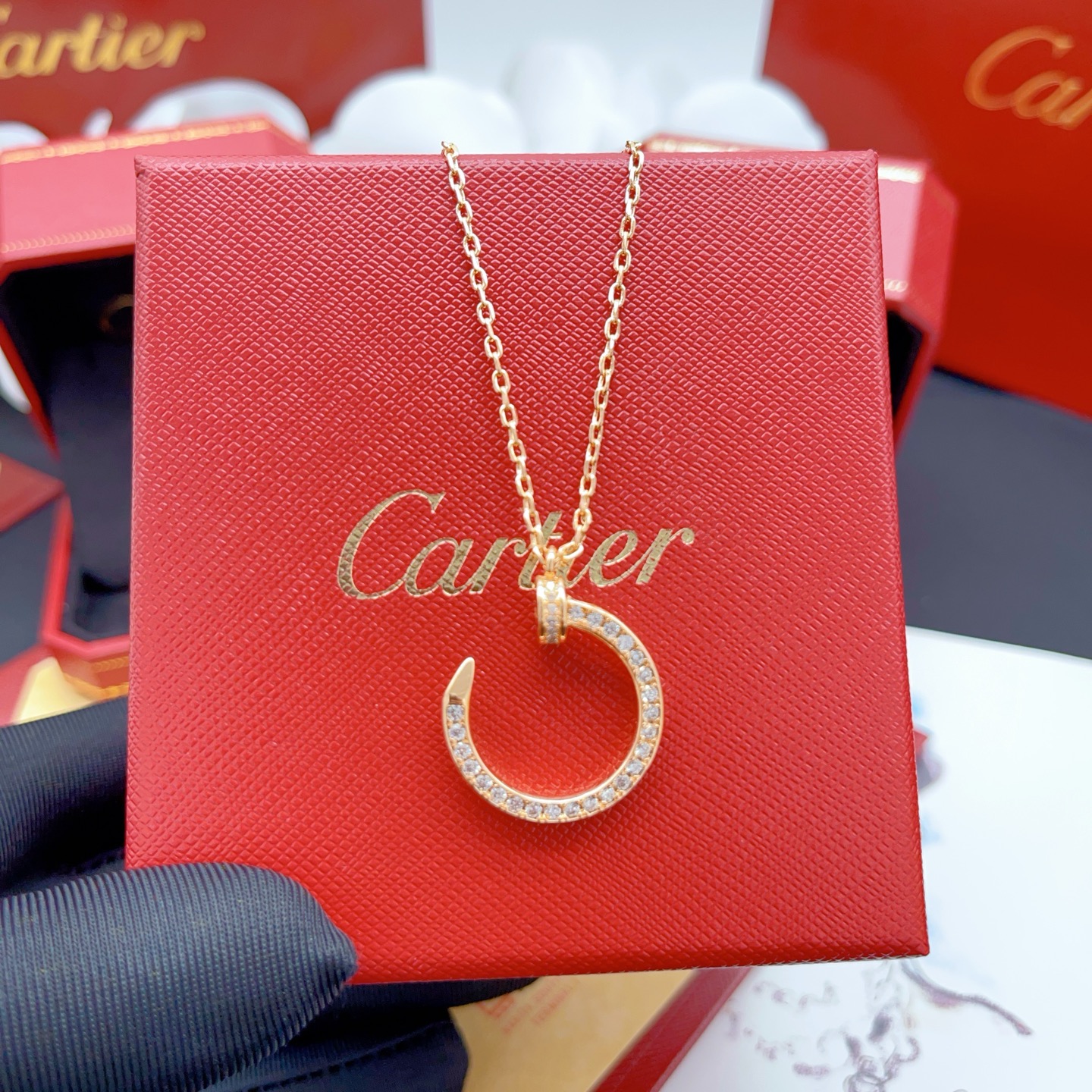 【Cartie*最新款🆕🆕卡地亚玫瑰金色镶钻钉子项链】一致官网黄铜材质，非常的上镜‼️设计很特别值得入手