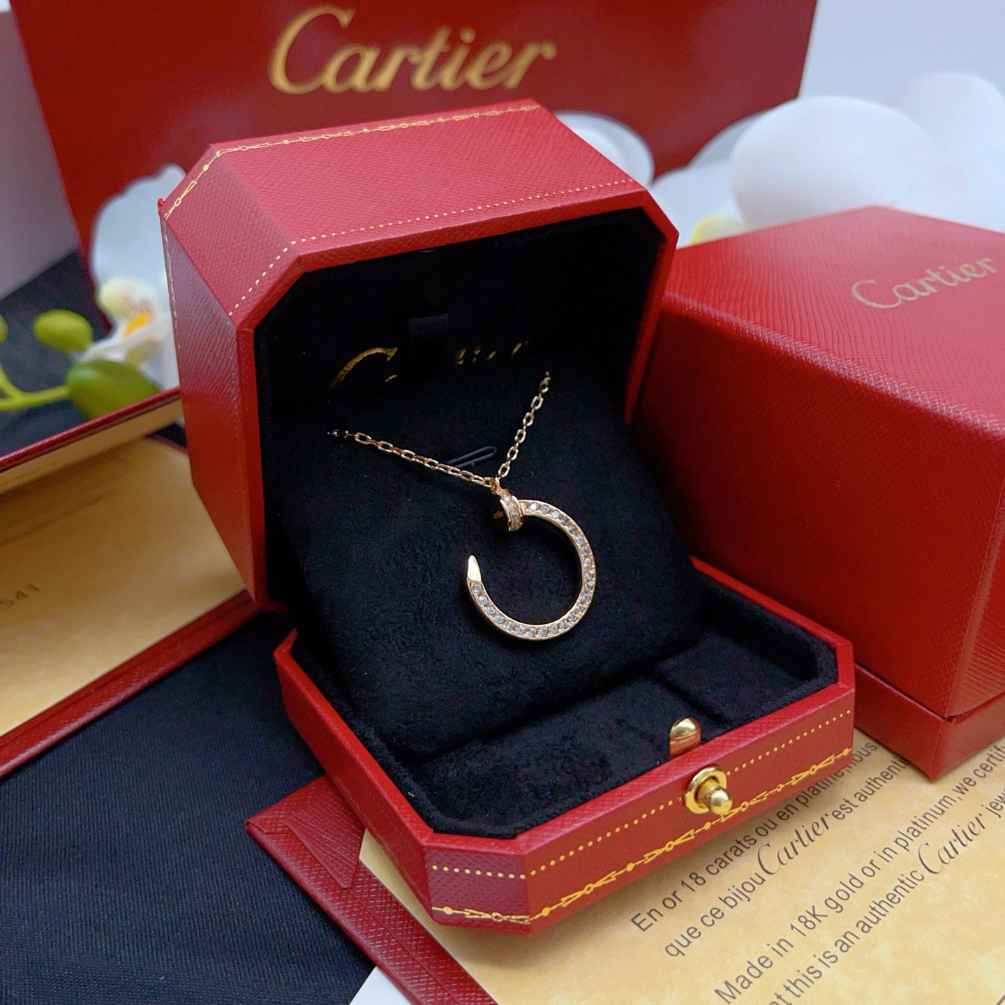 【Cartie*最新款🆕🆕卡地亚玫瑰金色镶钻钉子项链】一致官网黄铜材质，非常的上镜‼️设计很特别值得入手