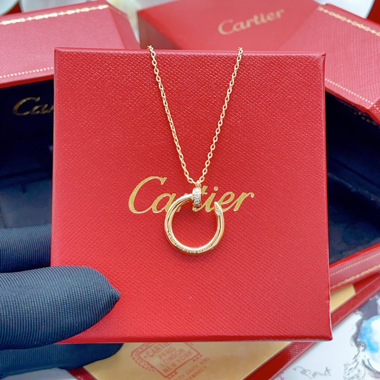 【Cartie*最新款🆕🆕卡地亚玫瑰金色光面钉子项链】一致官网黄铜材质，非常的上镜‼️设计很特别值得入手