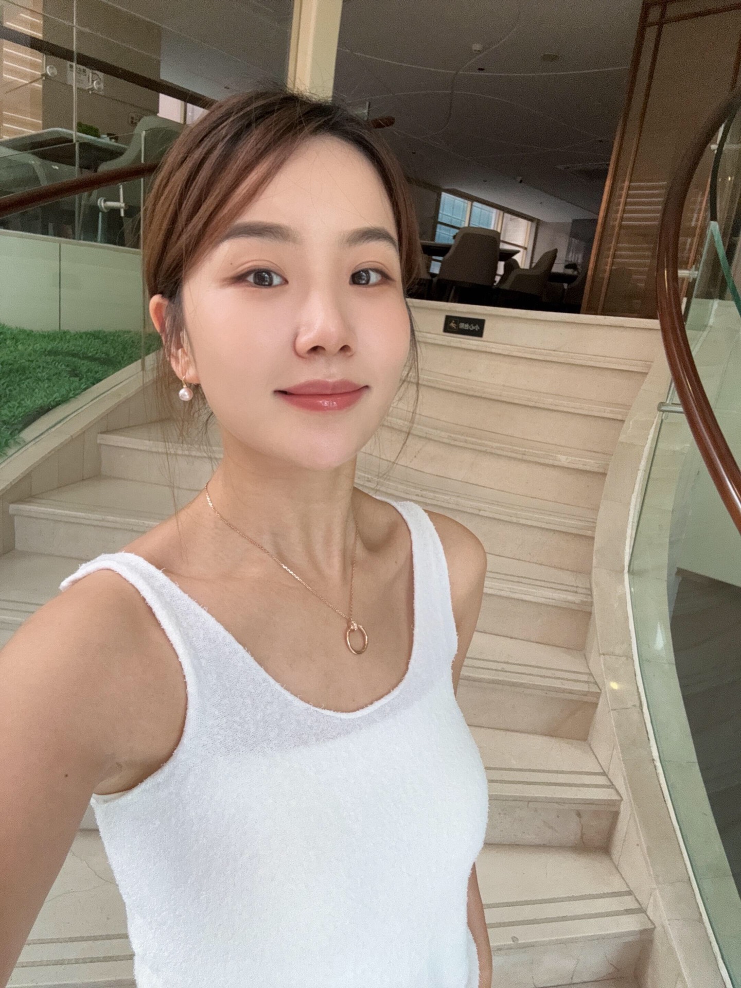 玫瑰金【Cartie*卡地亚最新款🆕🆕玫瑰金光面钉子项链】一致官网黄铜材质，非常的上镜‼️设计很特别值得