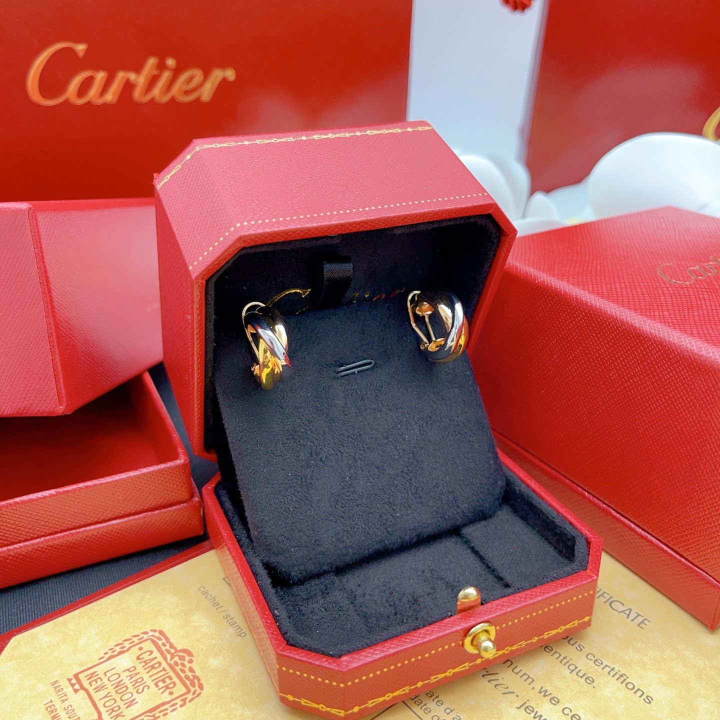 【Cartie*最新款🆕🆕卡地亚拼三色光面麻花耳钉】一致官网黄铜材质，非常的上镜‼️设计很特别值得入手。