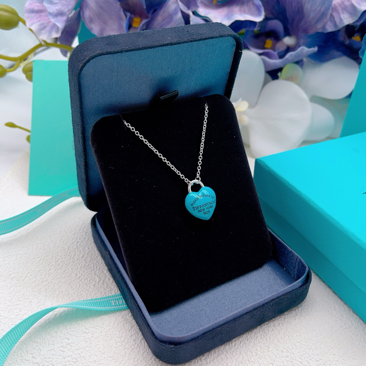 p95
蒂芙尼Tiffany*帝芙尼蓝色爱心银项链 一致ZP黄铜材质，非常的上镜‼️设计很特别值得入手🔥高级手工坊系列