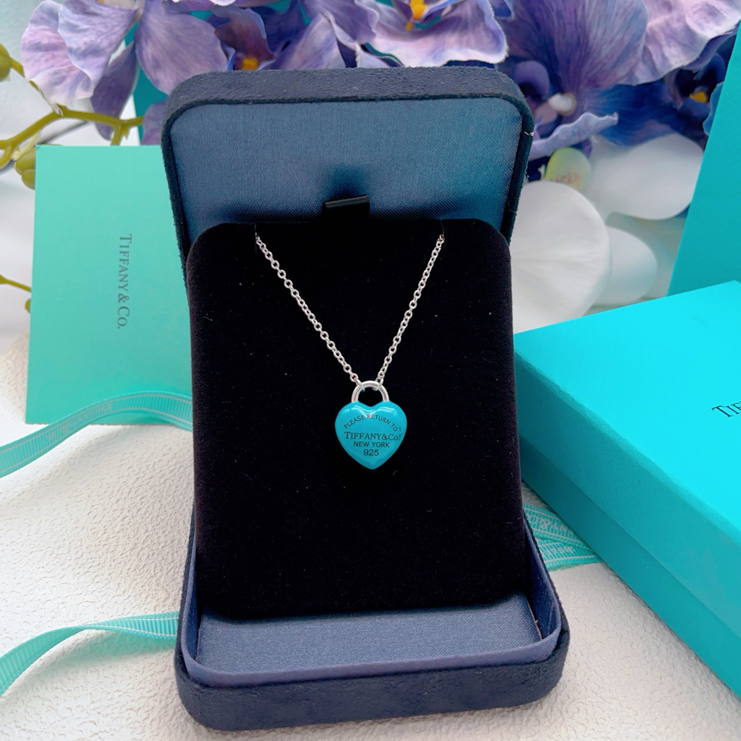 p95
蒂芙尼Tiffany*帝芙尼蓝色爱心银项链 一致ZP黄铜材质，非常的上镜‼️设计很特别值得入手🔥高级手工坊系列