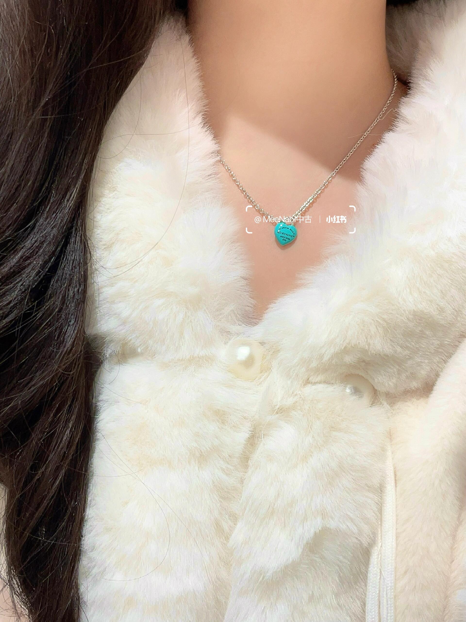 p95
蒂芙尼Tiffany*帝芙尼蓝色爱心银项链 一致ZP黄铜材质，非常的上镜‼️设计很特别值得入手🔥高级手工坊系列