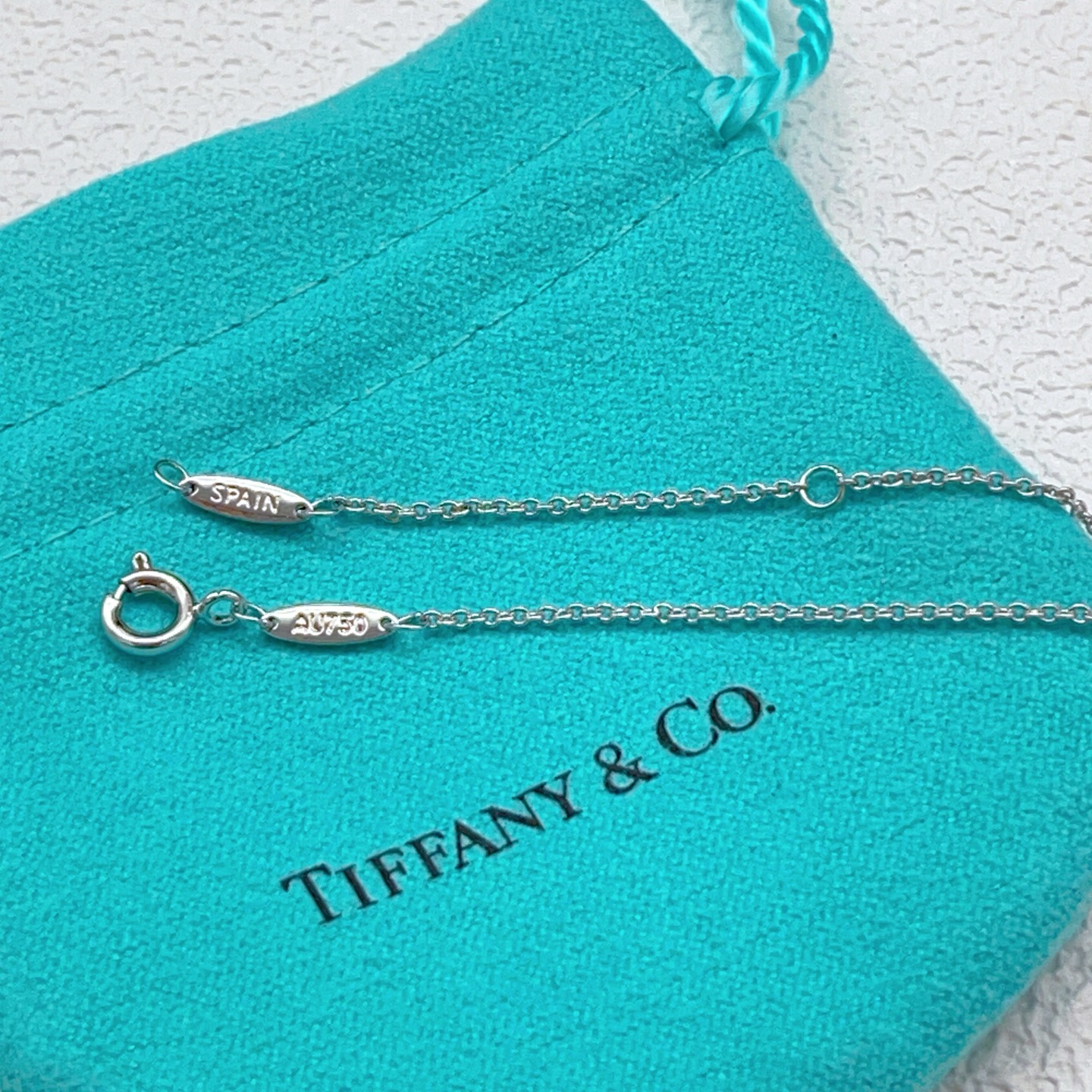 【Tiffany*帝芙尼最新款🆕🆕银色粉钻单钻泡泡项链】一致官网黄铜材质，非常的上镜‼️设计很特别值得入