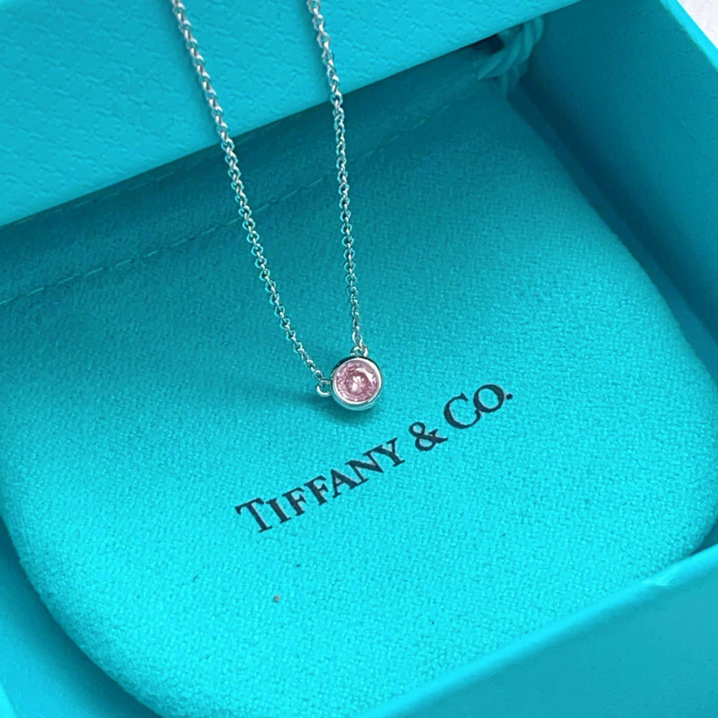 【Tiffany*帝芙尼最新款🆕🆕银色粉钻单钻泡泡项链】一致官网黄铜材质，非常的上镜‼️设计很特别值得入