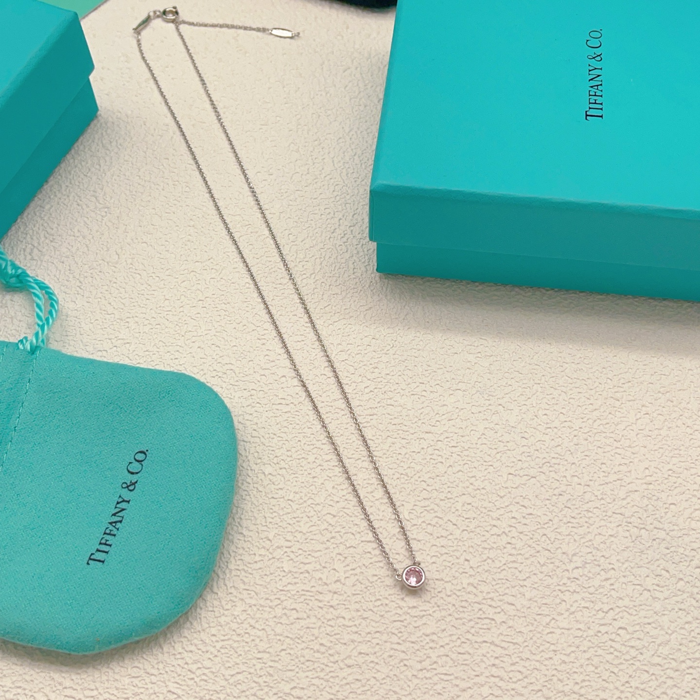 【Tiffany*帝芙尼最新款🆕🆕银色粉钻单钻泡泡项链】一致官网黄铜材质，非常的上镜‼️设计很特别值得入
