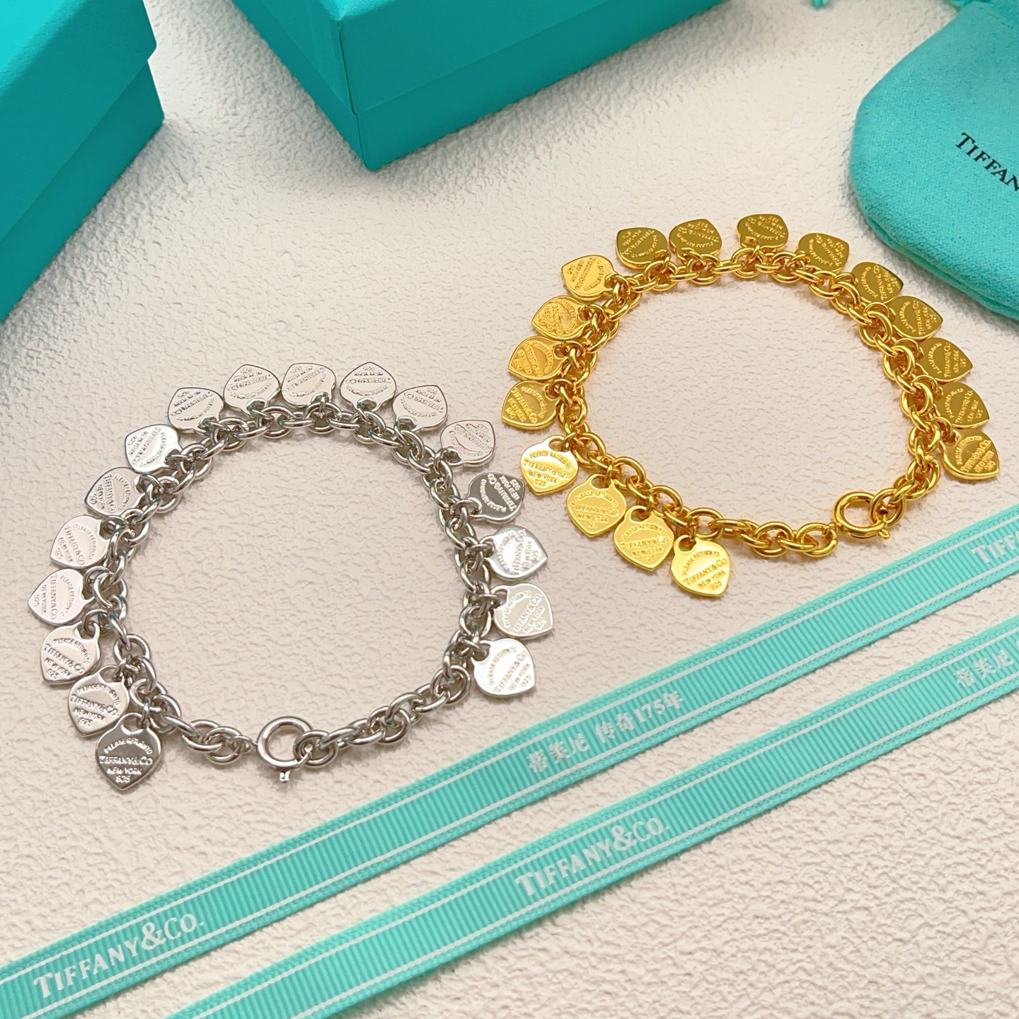 【Tiffany*帝芙尼最新款🆕🆕满爱心银色手链】一致官网黄铜材质，非常的上镜‼️设计很特别值得入手。高