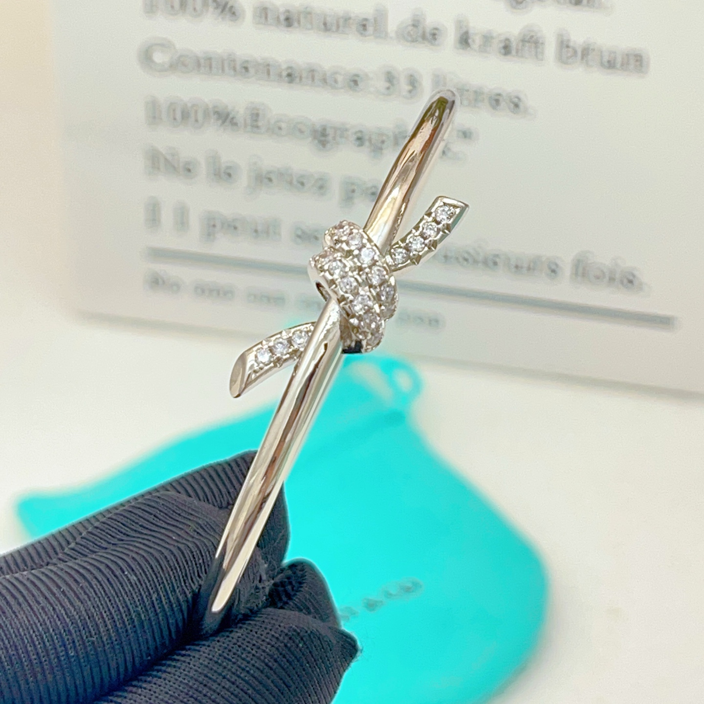 【Tiffany*帝芙尼最新款🆕🆕银色绳结手镯】一致官网黄铜材质，非常的上镜‼️设计很特别值得入手。高级