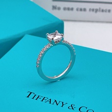 尺寸码数:6.7.8码【Tiffany*帝芙尼最新款🆕🆕银色方形镶钻戒指】一致官网黄铜材质,非常的上镜‼ 尺寸码数:6.7.8码【Tiffany*帝芙尼最新款🆕🆕银色方形镶钻戒指】一致官网黄铜材质,非常的上镜‼