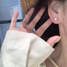 KE020【银色镶钻耳钉】KE021【金色镶钻耳钉】KE022【玫瑰金色镶钻耳钉】一致官网黄铜材质,非常 KE020【银色镶钻耳钉】KE021【金色镶钻耳钉】KE022【玫瑰金色镶钻耳钉】一致官网黄铜材质,非常