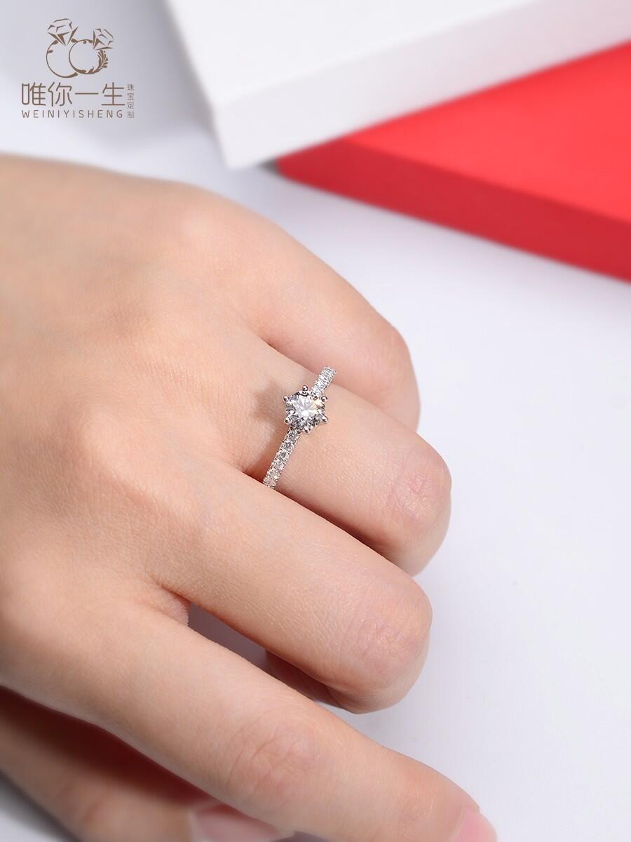 【Tiffany*帝芙尼最新款🆕🆕银色圆形镶钻戒指】一致官网黄铜材质，非常的上镜‼️设计很特别值得入手。