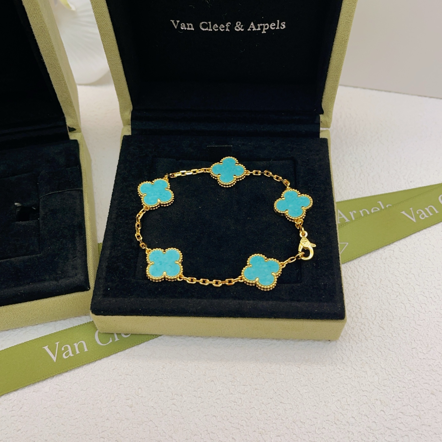 PVS VanCleef Arpel