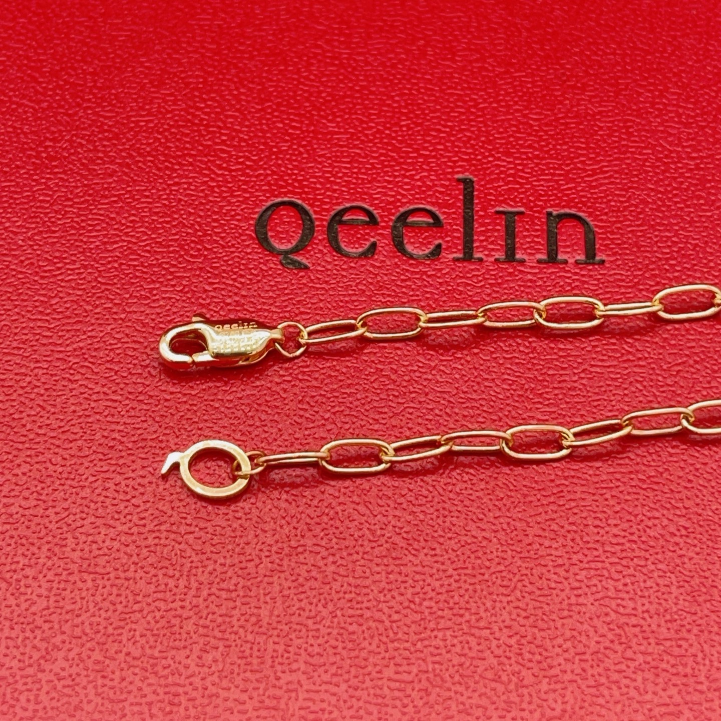 【Qeelin 最新款🆕🆕红色镶钻平安锁玫瑰金色项链】一致官网黄铜材质，非常的上镜‼️设计很特别值得入手