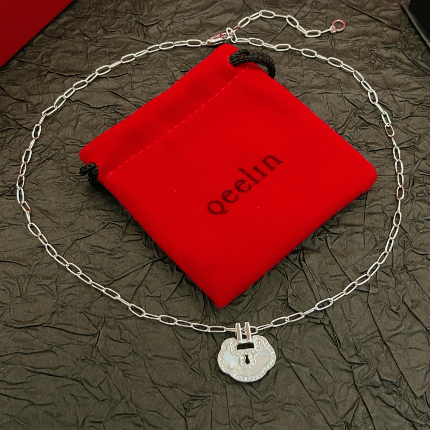 Qeelin Yu Yi necklace 18K white gold white mother-of-pearl diamond 42cm
