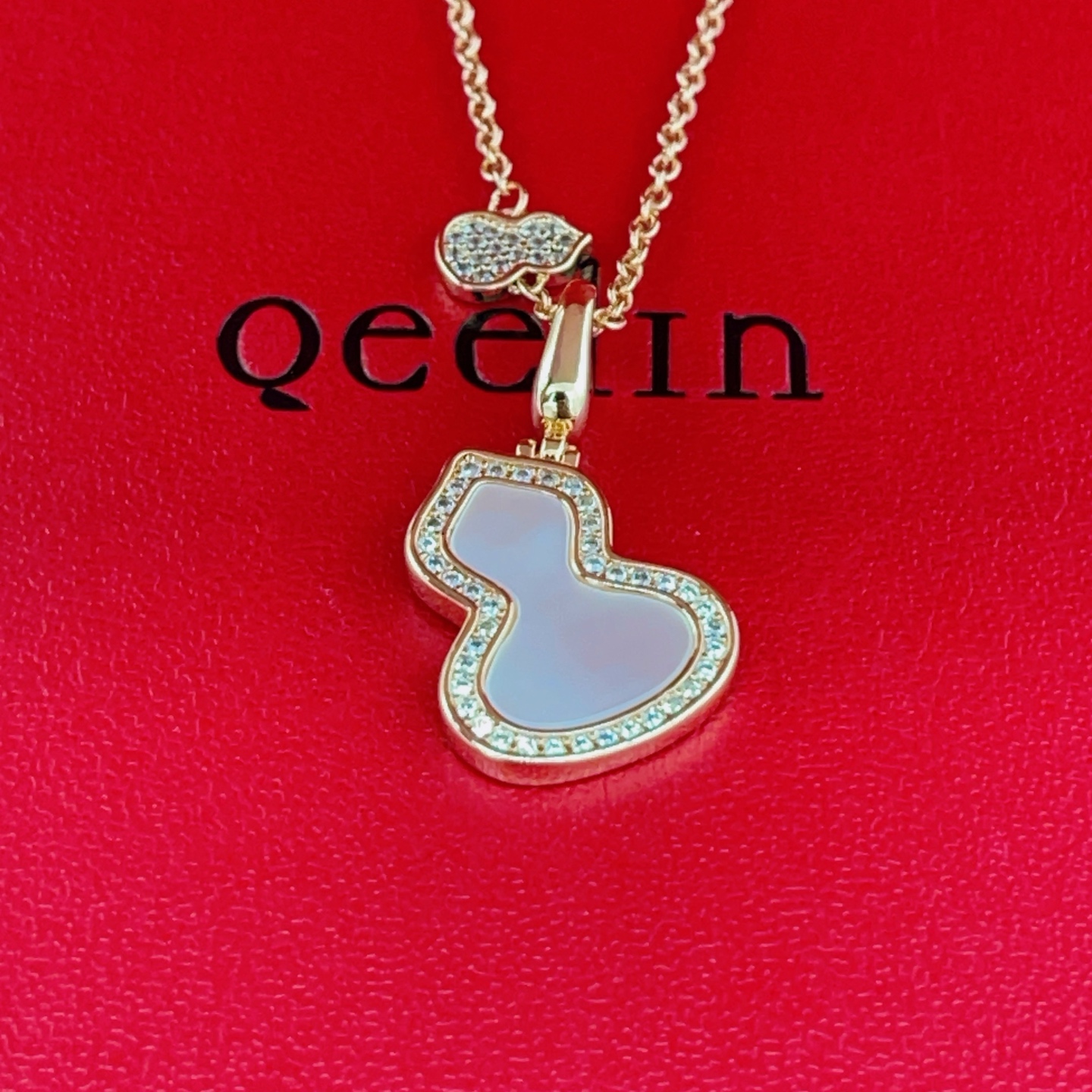 Qeelin Wulu necklace 18K rose gold white mother-of-pearl clear diamonds 42cm