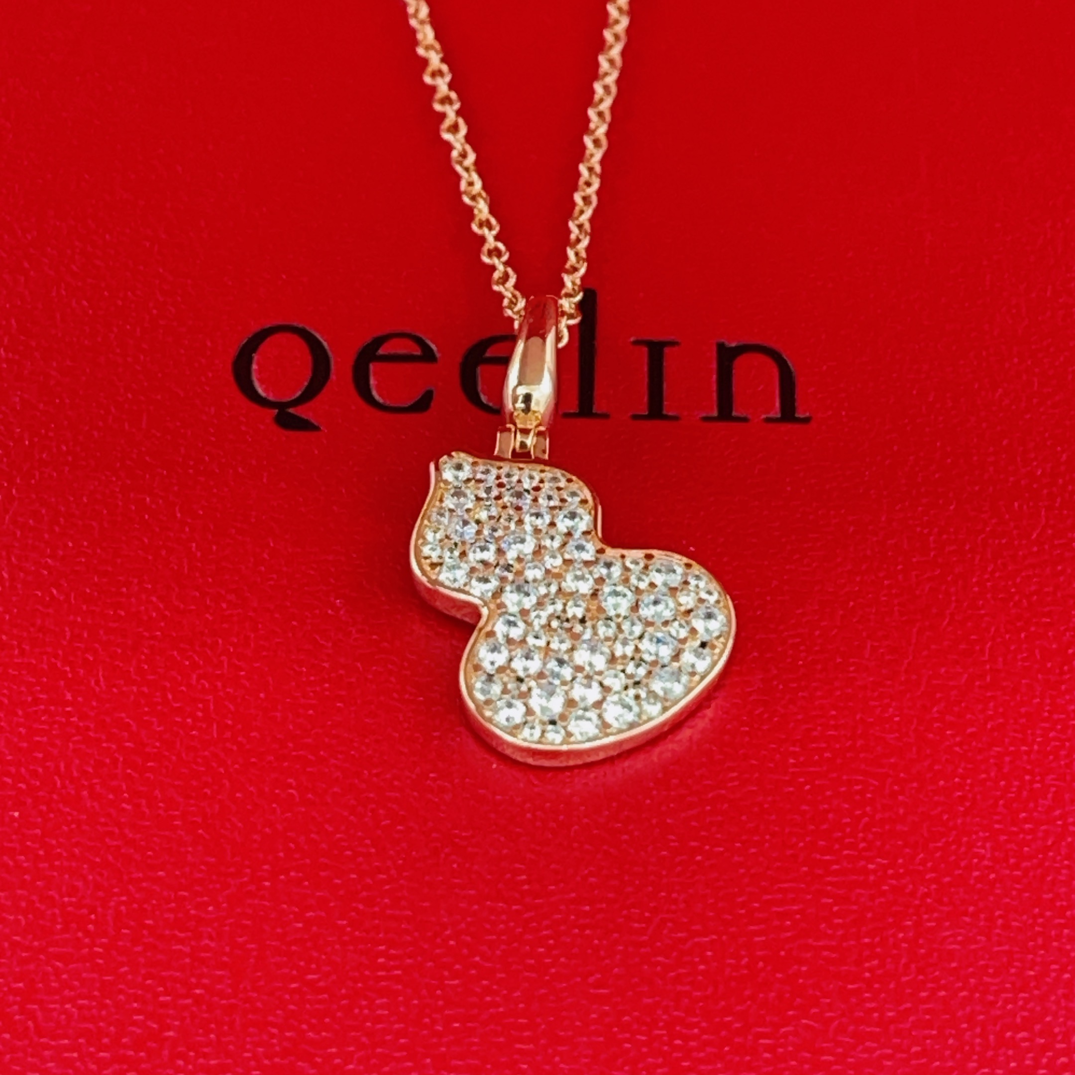 【Qeelin 最新款🆕🆕玫瑰金色镶钻葫芦项链】一致官网黄铜材质，非常的上镜‼️设计很特别值得入手高级手