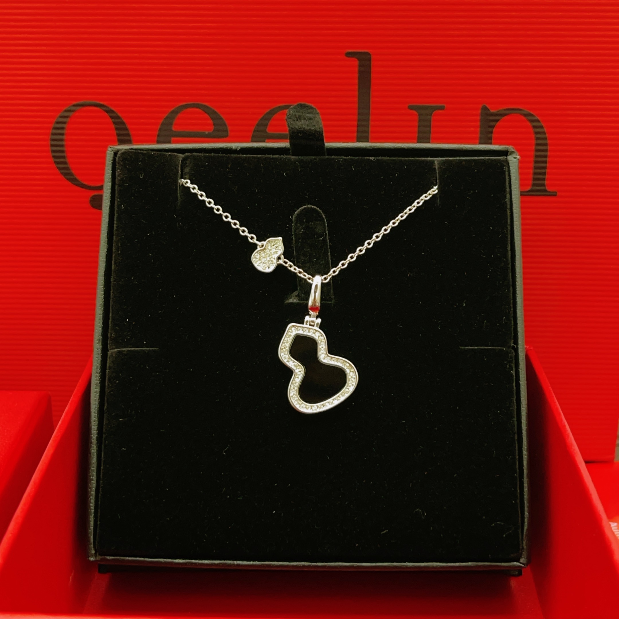 【Qeelin 最新款🆕🆕黑色镶钻葫芦银色项链】一致官网黄铜材质，非常的上镜‼️设计很特别值得入手。高级