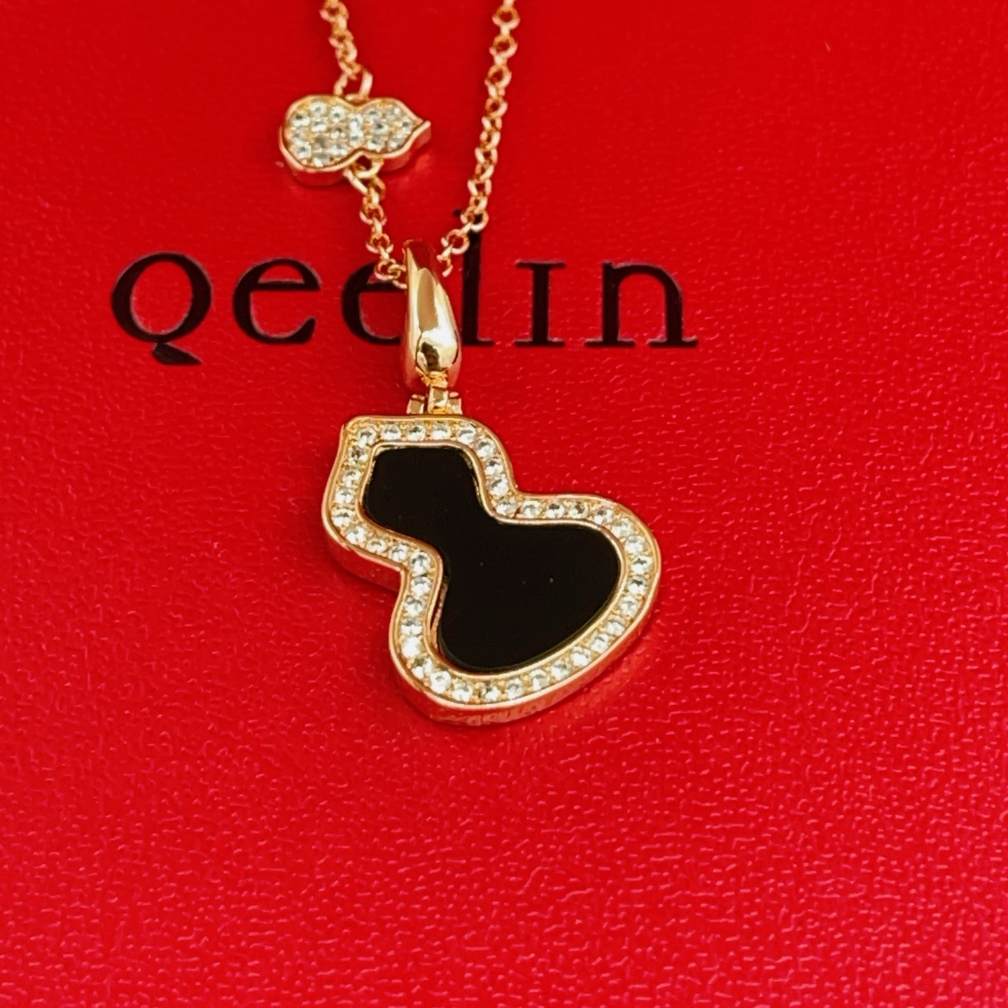 【Qeelin 最新款🆕🆕黑色镶钻葫芦玫瑰金色项链】一致官网黄铜材质，非常的上镜‼️设计很特别值得入手高