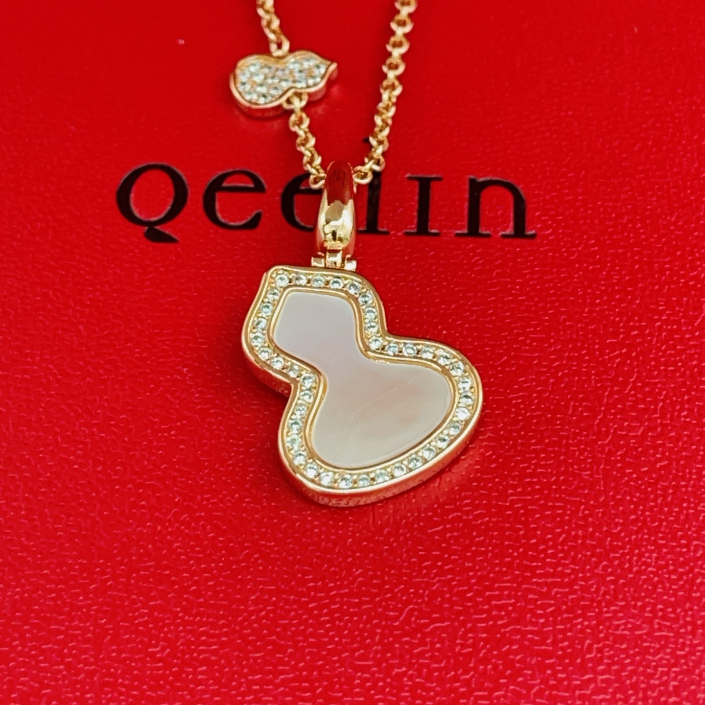 Qeelin Wulu necklace rose gold white mother-of-pearl clear diamond 42cm