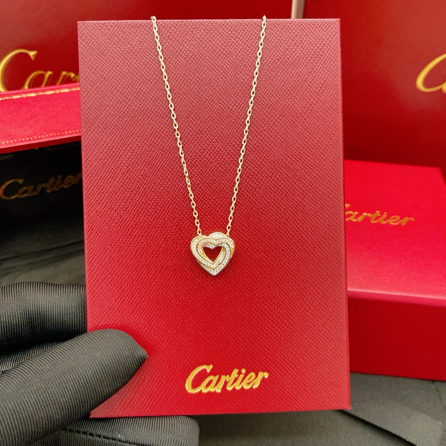 P110KX023
【Cartie*最新款🆕🆕卡地亚玫瑰金拼色爱心项链】一致ZP黄铜材质，非常的上镜‼️设计很特别值得入手🔥高级手工坊系列