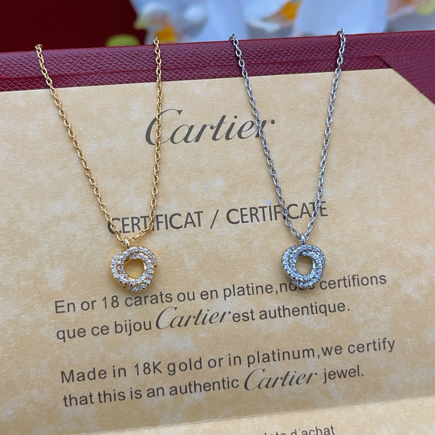 【Cartie*最新款🆕🆕卡地亚金色满钻麻花项链】一致官网黄铜材质，非常的上镜‼️设计很特别值得入手。高