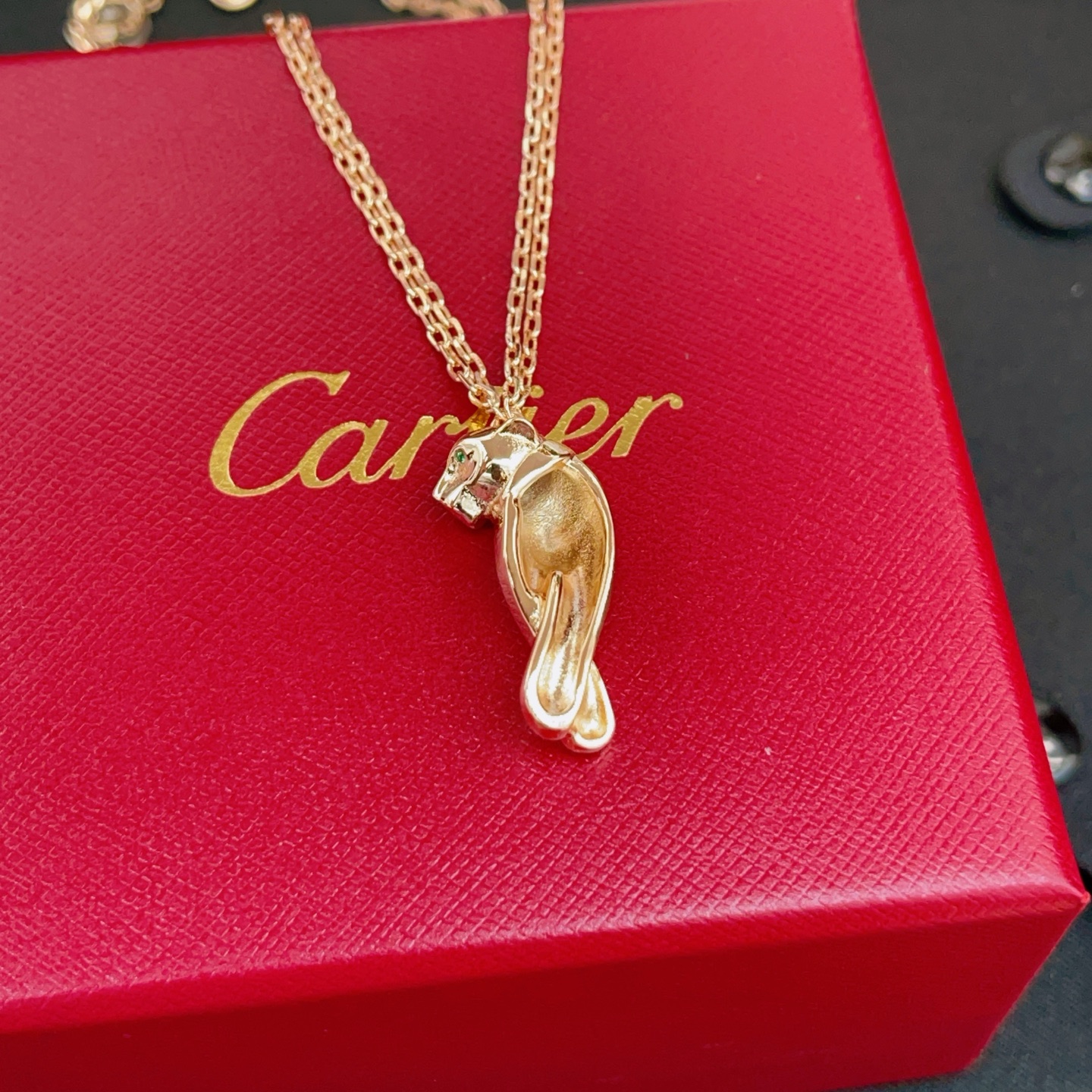 【Cartie*最新款🆕🆕卡地亚玫瑰金双链豹子项链】一致官网黄铜材质，非常的上镜‼️设计很特别值得入手。