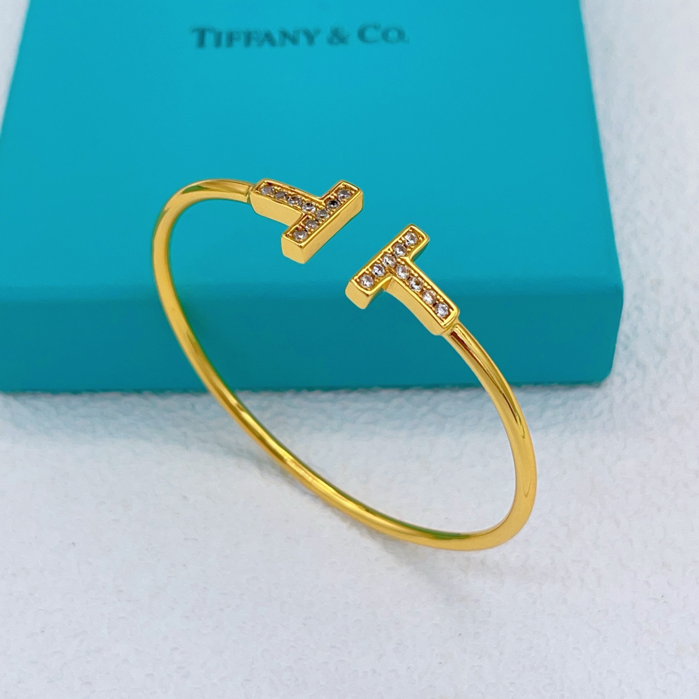 Tiffany & Co. Tiffany*帝芙尼最新款，非常的上镜‼ 设计很特别值得入手 高级手工坊系列