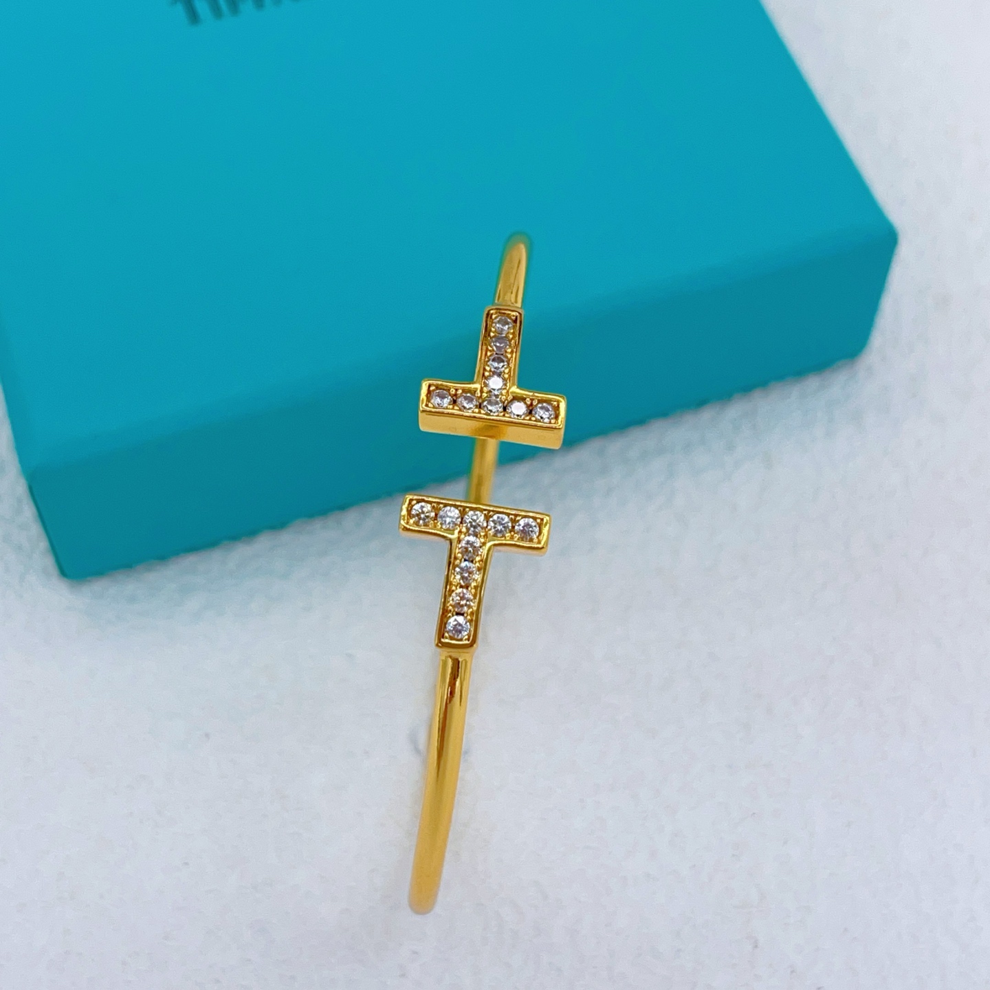 Tiffany & Co. Tiffany*帝芙尼最新款，非常的上镜‼ 设计很特别值得入手 高级手工坊系列