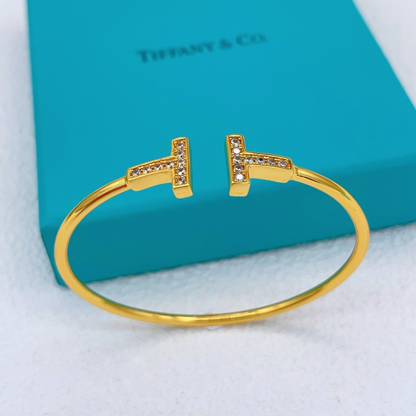 Tiffany & Co. Tiffany*帝芙尼最新款，非常的上镜‼ 设计很特别值得入手 高级手工坊系列