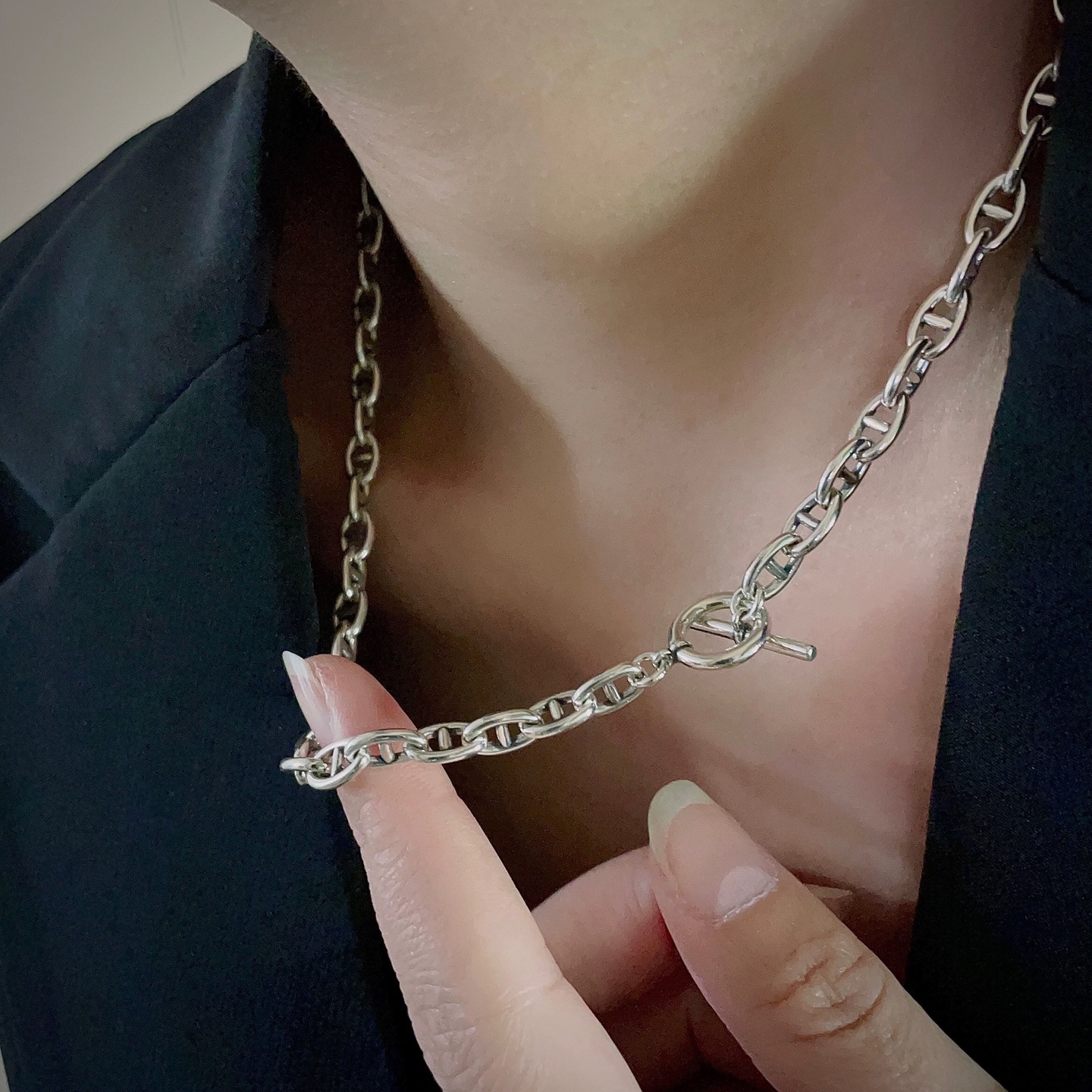 【He@mes最新款🆕🆕银色光面猪鼻子项链】一致官网黄铜材质，非常的上镜‼️设计很特别值得入手。高级手工