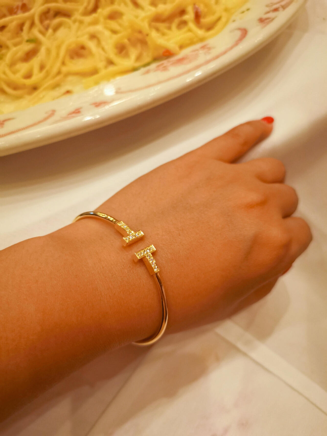 Tiffany & Co. Tiffany*帝芙尼最新款，非常的上镜‼ 设计很特别值得入手 高级手工坊系列