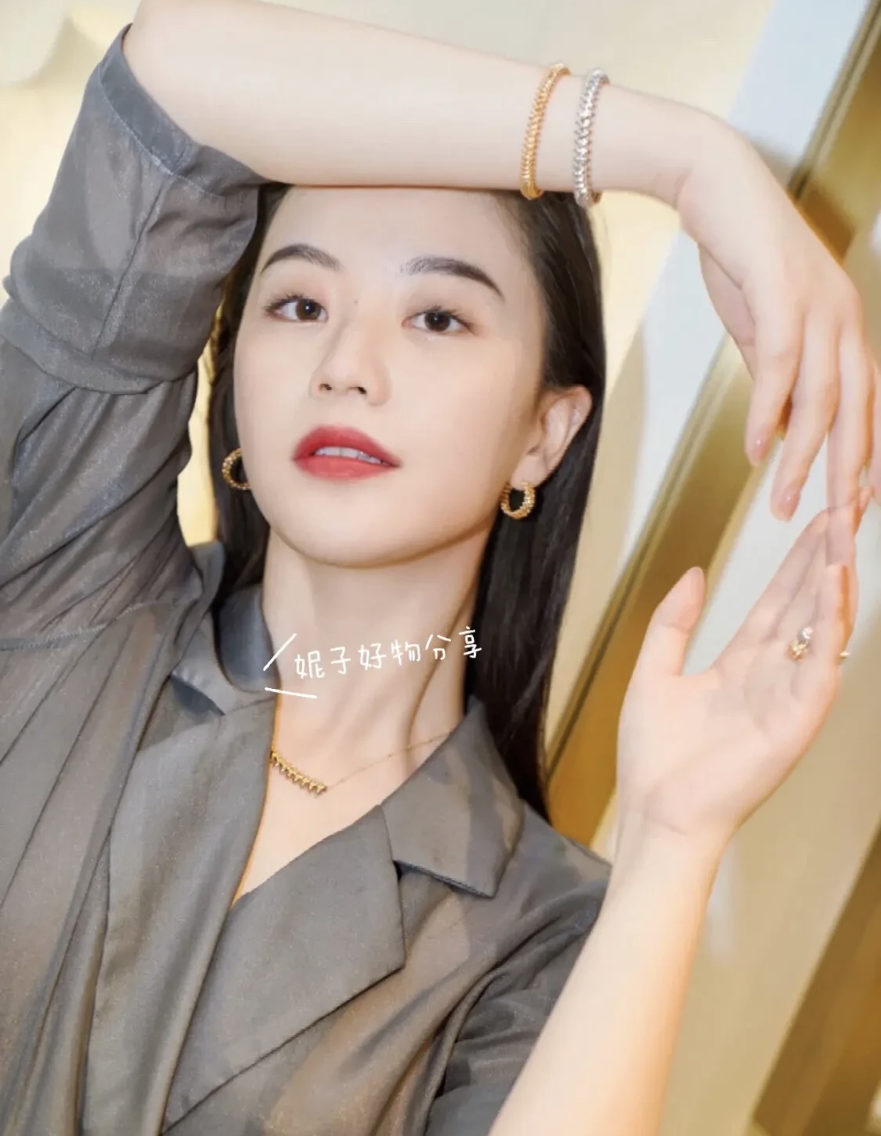 【Cartie*最新款🆕🆕卡地亚金色钉子项链】一致官网黄铜材质，非常的上镜‼️设计很特别值得入手。高级手