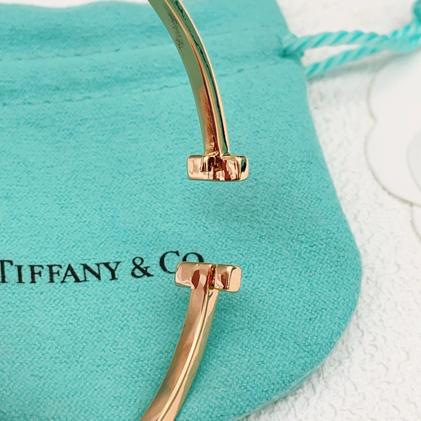 Tiffany & Co. Tiffany*帝芙尼最新款，非常的上镜‼ 设计很特别值得入手 高级手工坊系列