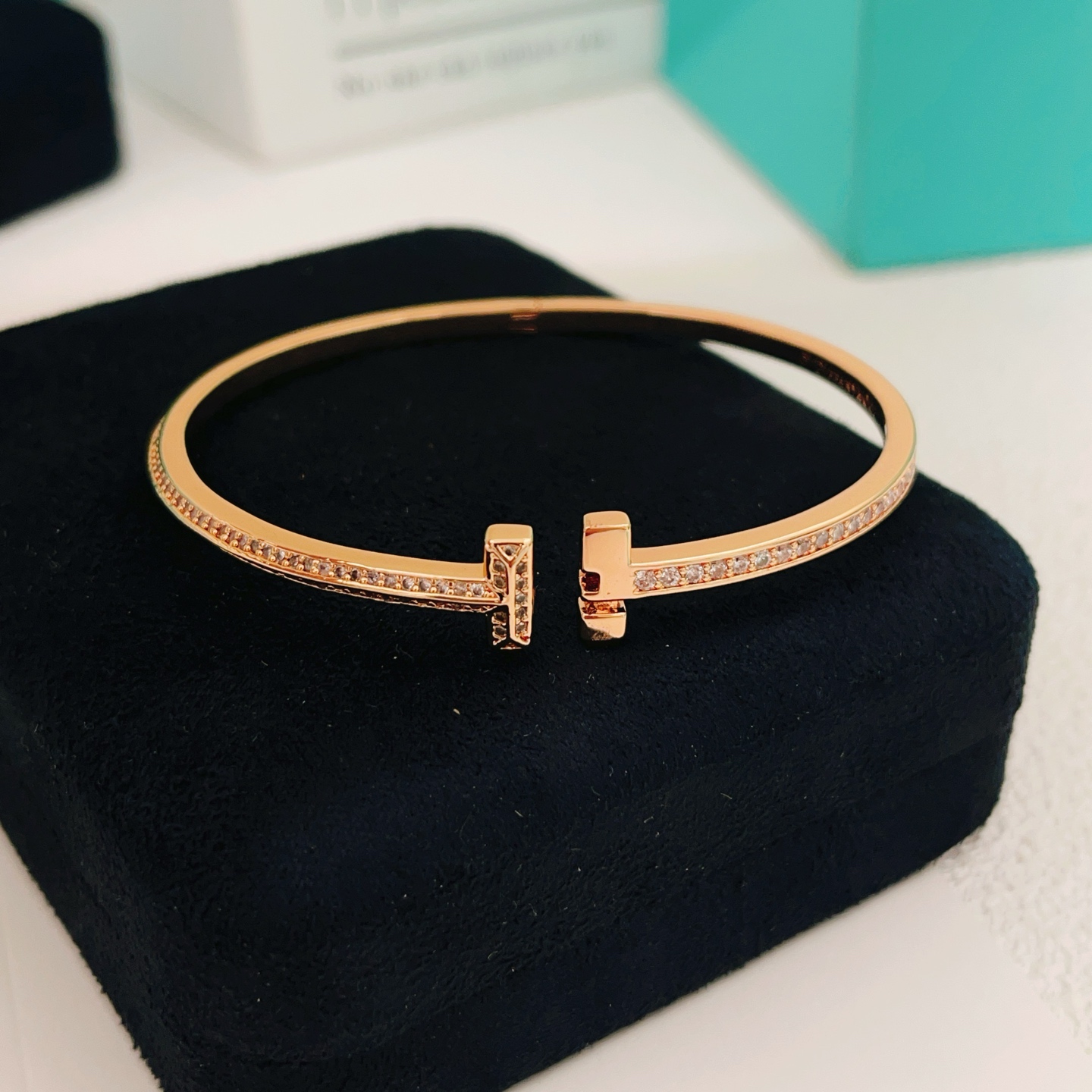 Tiffany & Co. Tiffany*帝芙尼最新款，非常的上镜‼ 设计很特别值得入手 高级手工坊系列