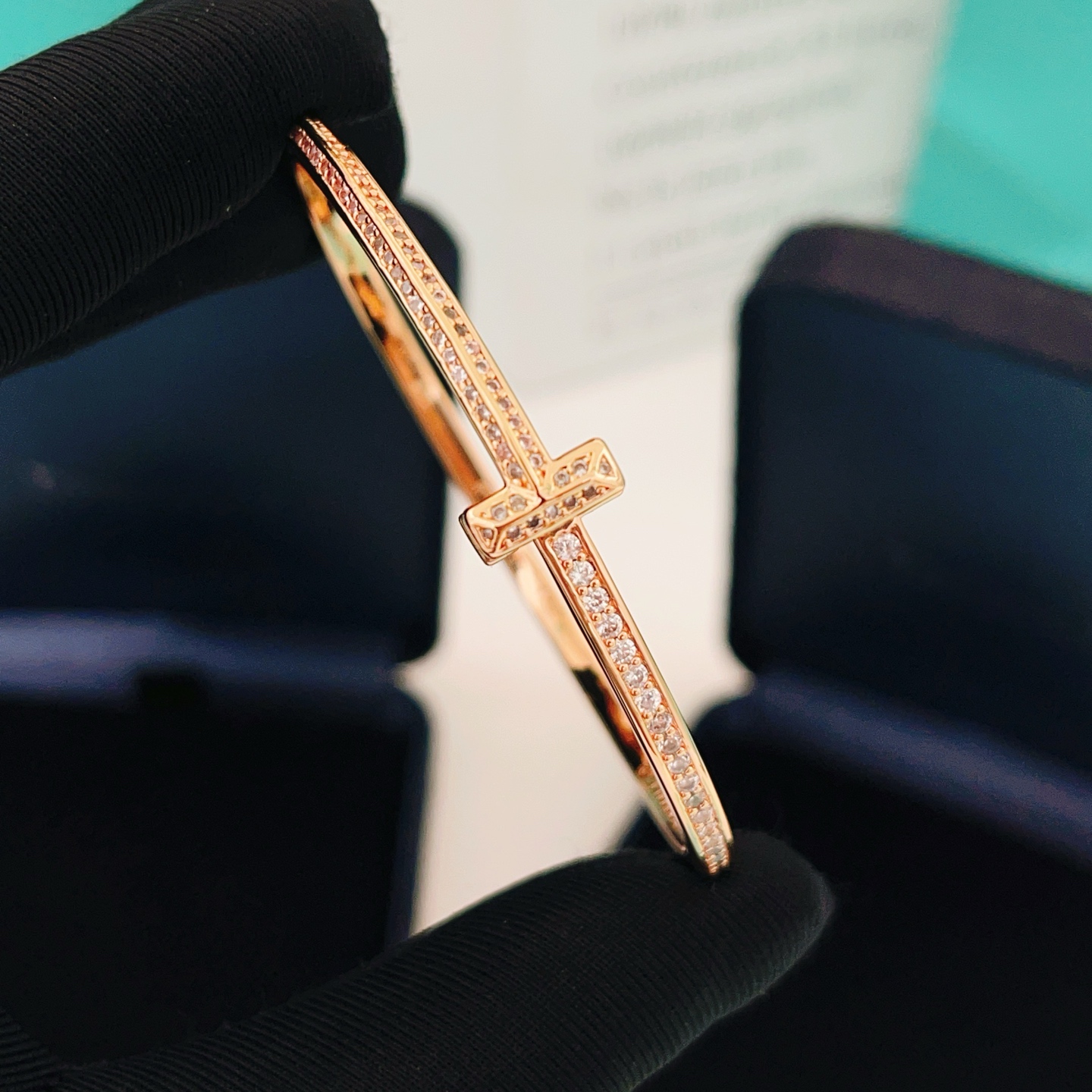 Tiffany & Co. Tiffany*帝芙尼最新款，非常的上镜‼ 设计很特别值得入手 高级手工坊系列