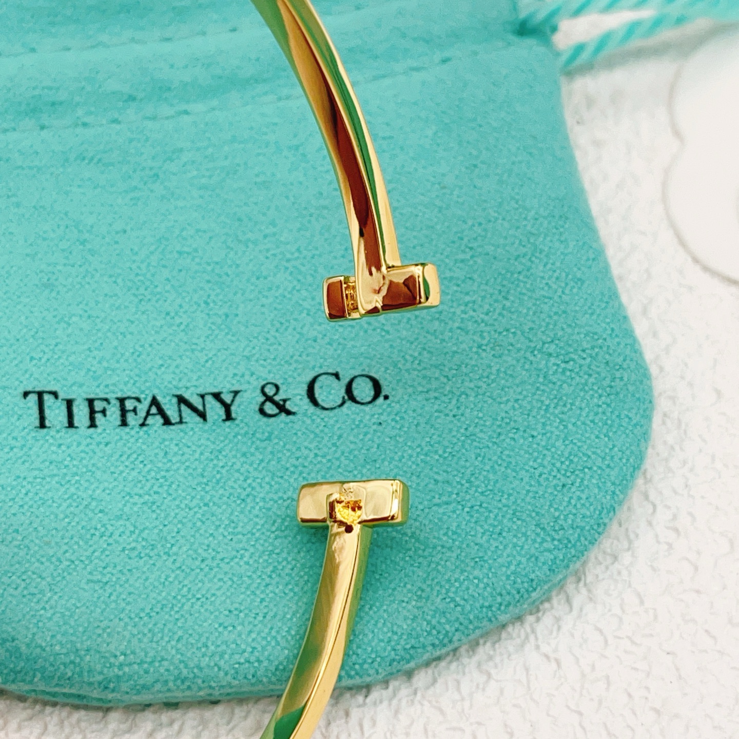 Tiffany & Co. Tiffany*帝芙尼最新款，非常的上镜‼ 设计很特别值得入手 高级手工坊系列