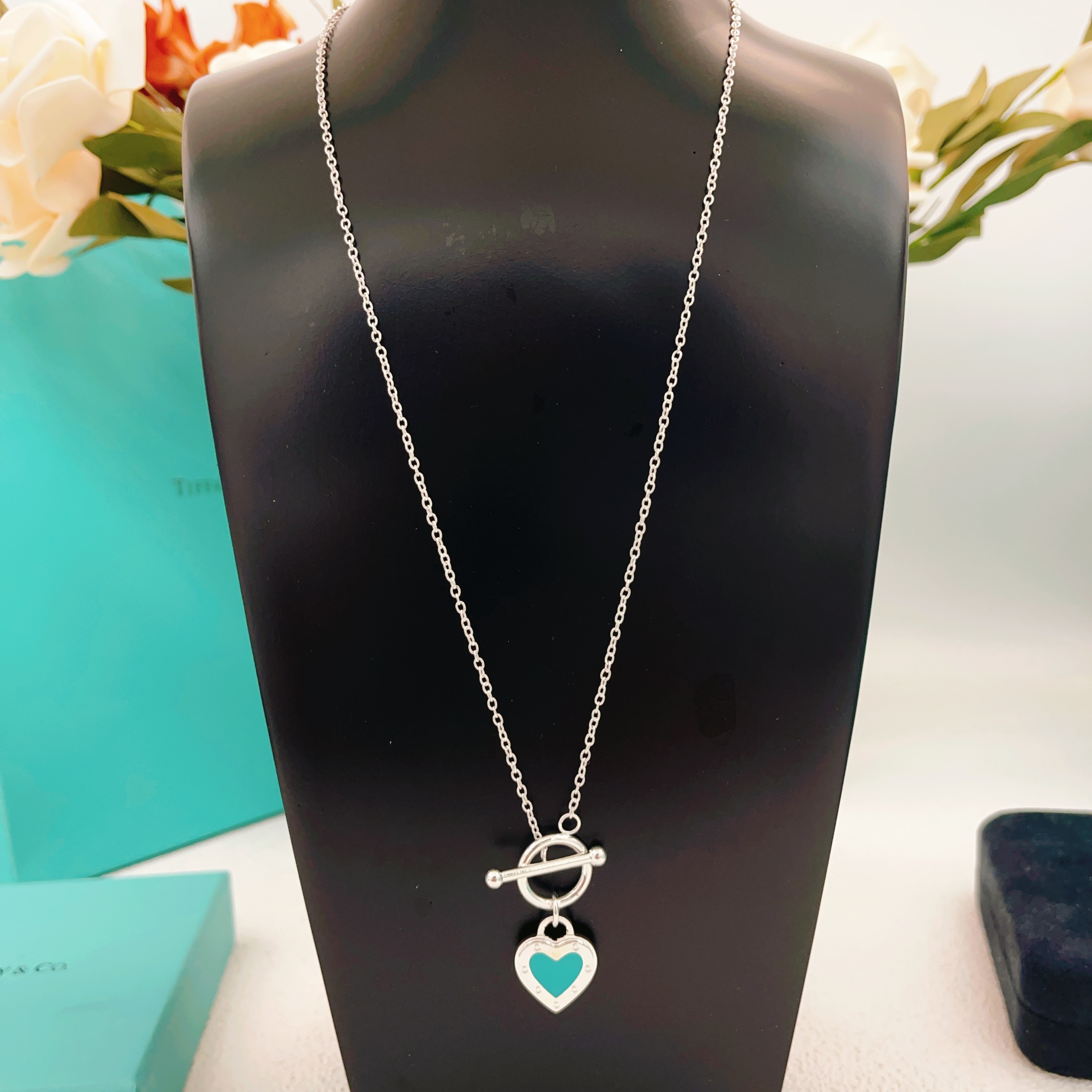Tiffany & Co. Tiffany*帝芙尼最新款，非常的上镜‼ 设计很特别值得入手 高级手工坊系列