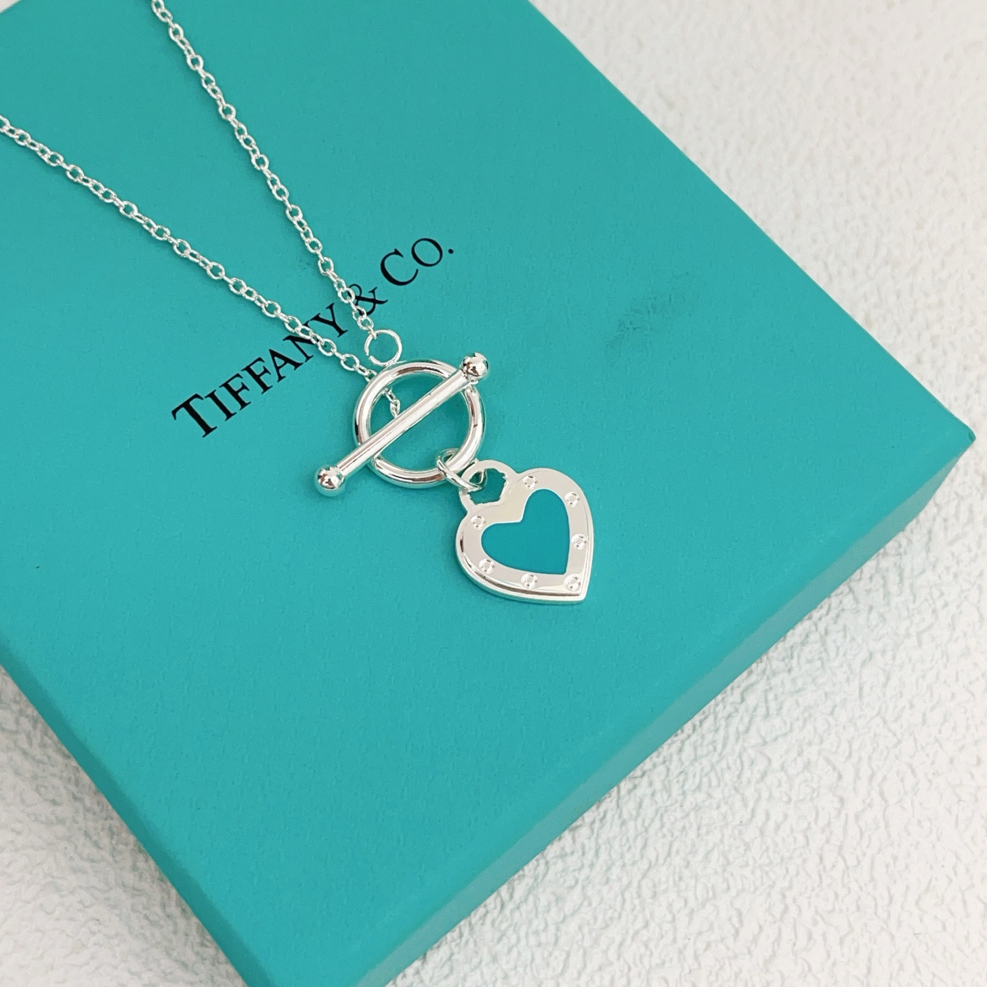 Tiffany & Co. Tiffany*帝芙尼最新款，非常的上镜‼ 设计很特别值得入手 高级手工坊系列
