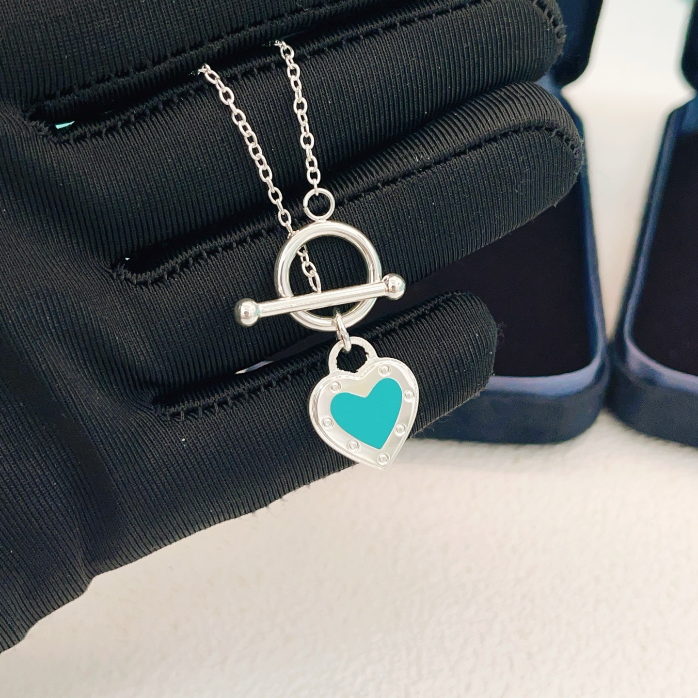 Tiffany & Co. Tiffany*帝芙尼最新款，非常的上镜‼ 设计很特别值得入手 高级手工坊系列