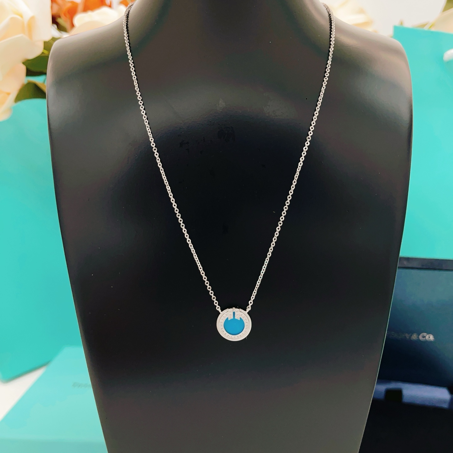 Tiffany & Co. Tiffany*帝芙尼最新款，非常的上镜‼ 设计很特别值得入手 高级手工坊系列