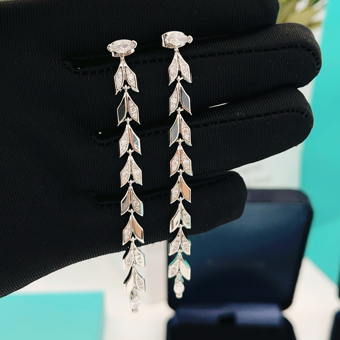 Tiffany & Co. Tiffany*帝芙尼最新款，非常的上镜‼ 设计很特别值得入手 高级手工坊系列
