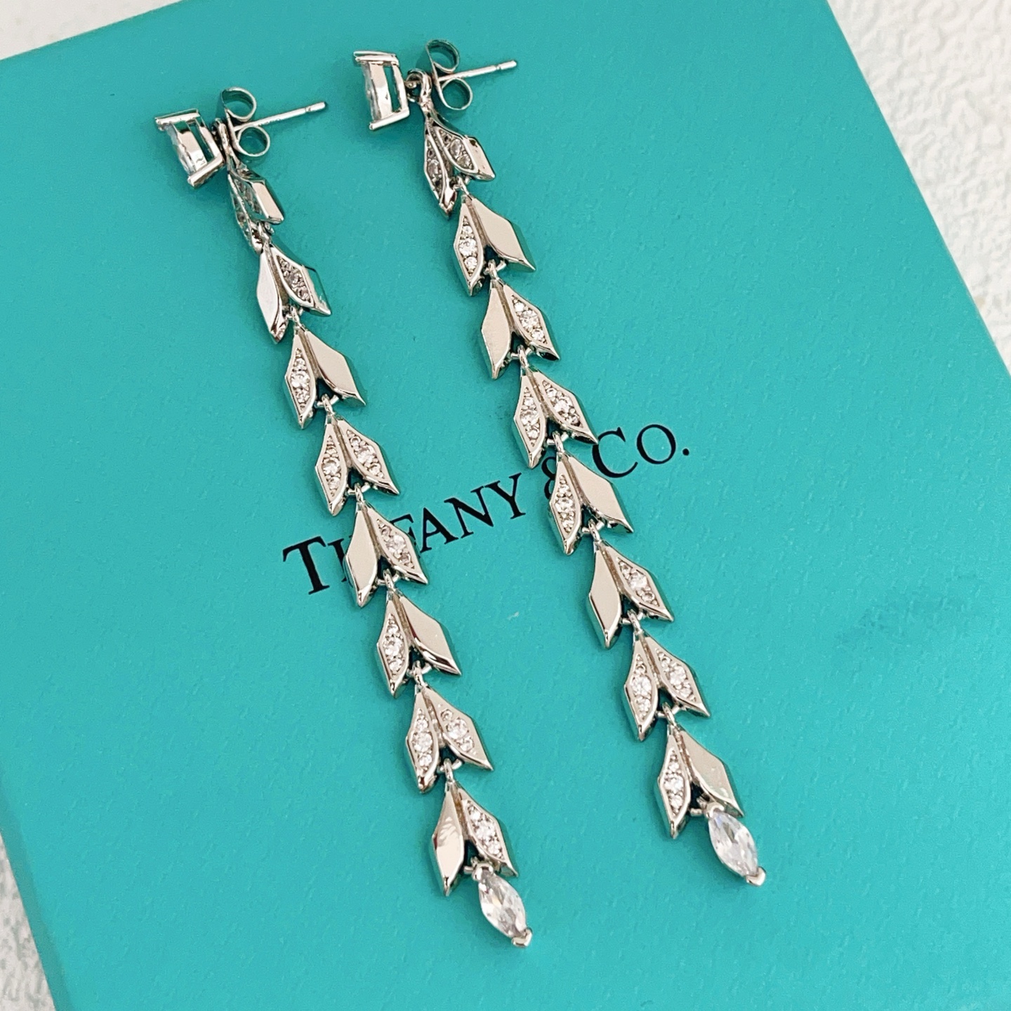 Tiffany & Co. Tiffany*帝芙尼最新款，非常的上镜‼ 设计很特别值得入手 高级手工坊系列