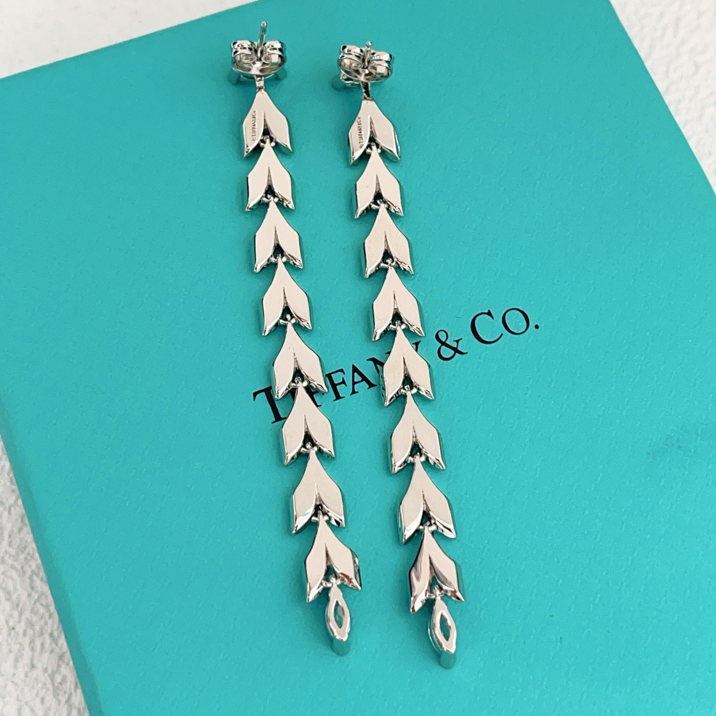Tiffany & Co. Tiffany*帝芙尼最新款，非常的上镜‼ 设计很特别值得入手 高级手工坊系列