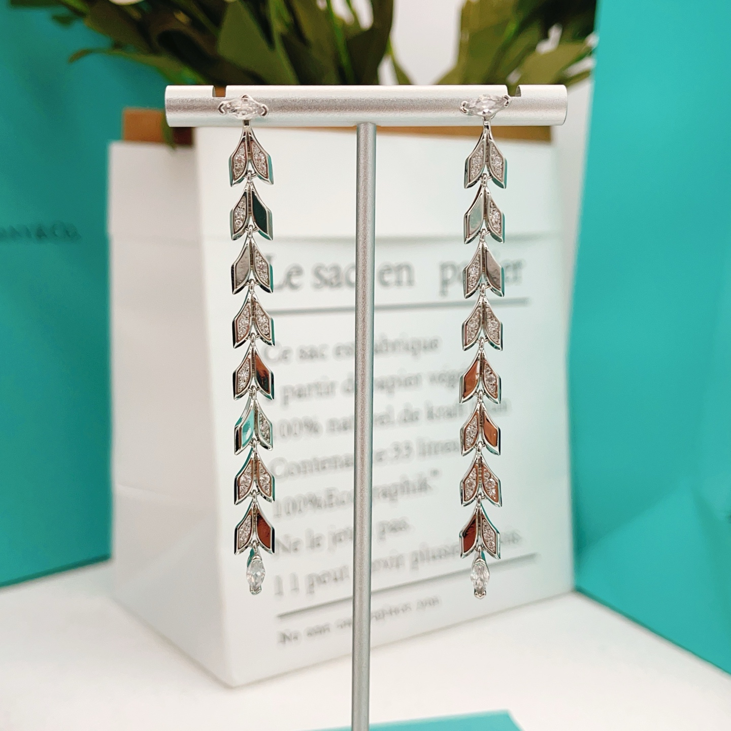 Tiffany & Co. Tiffany*帝芙尼最新款，非常的上镜‼ 设计很特别值得入手 高级手工坊系列
